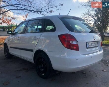 Белый Шкода Фабия, объемом двигателя 1.39 л и пробегом 204 тыс. км за 5500 $, фото 2 на Automoto.ua
