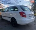 Белый Шкода Фабия, объемом двигателя 1.39 л и пробегом 204 тыс. км за 5500 $, фото 2 на Automoto.ua