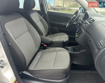 Белый Шкода Фабия, объемом двигателя 1.2 л и пробегом 180 тыс. км за 5500 $, фото 30 на Automoto.ua