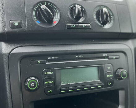 Белый Шкода Фабия, объемом двигателя 1.2 л и пробегом 179 тыс. км за 4599 $, фото 14 на Automoto.ua