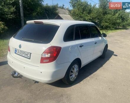 Белый Шкода Фабия, объемом двигателя 1.6 л и пробегом 350 тыс. км за 4500 $, фото 9 на Automoto.ua