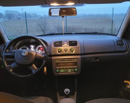 Белый Шкода Фабия, объемом двигателя 1.2 л и пробегом 270 тыс. км за 2899 $, фото 5 на Automoto.ua