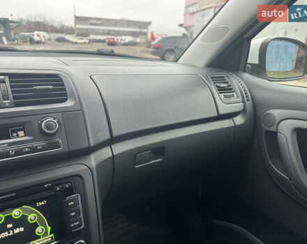 Белый Шкода Фабия, объемом двигателя 1.2 л и пробегом 180 тыс. км за 5500 $, фото 38 на Automoto.ua