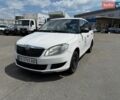 Белый Шкода Фабия, объемом двигателя 1.2 л и пробегом 220 тыс. км за 4200 $, фото 1 на Automoto.ua