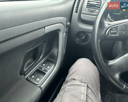 Белый Шкода Фабия, объемом двигателя 1.2 л и пробегом 180 тыс. км за 5500 $, фото 35 на Automoto.ua