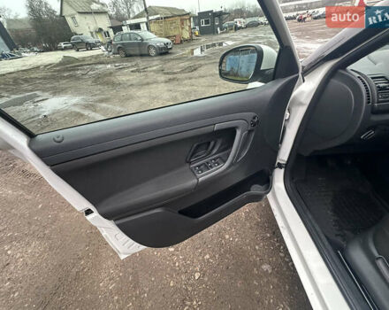 Белый Шкода Фабия, объемом двигателя 1.2 л и пробегом 180 тыс. км за 5500 $, фото 26 на Automoto.ua