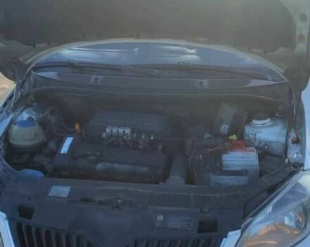 Белый Шкода Фабия, объемом двигателя 1.4 л и пробегом 320 тыс. км за 5700 $, фото 1 на Automoto.ua