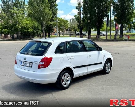 Белый Шкода Фабия, объемом двигателя 1.4 л и пробегом 147 тыс. км за 4700 $, фото 1 на Automoto.ua