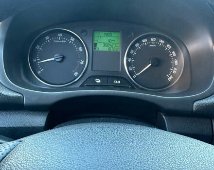 Шкода Фабия 2012 в Обухове на Automoto.ua Белый Шкода Фабия, объемом двигателя 1.39 л и пробегом 308 тыс. км за 5200 $, фото 6 на Automoto.ua