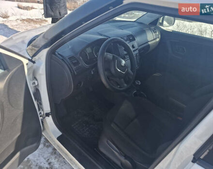 Белый Шкода Фабия, объемом двигателя 1.39 л и пробегом 389 тыс. км за 3500 $, фото 9 на Automoto.ua