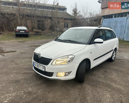 Белый Шкода Фабия, объемом двигателя 1.2 л и пробегом 180 тыс. км за 5500 $, фото 23 на Automoto.ua