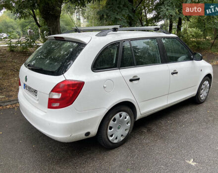Белый Шкода Фабия, объемом двигателя 1.39 л и пробегом 335 тыс. км за 5600 $, фото 1 на Automoto.ua