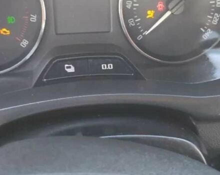 Белый Шкода Фабия, объемом двигателя 1.4 л и пробегом 320 тыс. км за 5700 $, фото 5 на Automoto.ua