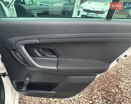 Белый Шкода Фабия, объемом двигателя 1.2 л и пробегом 157 тыс. км за 5500 $, фото 26 на Automoto.ua