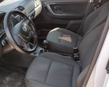 Білий Шкода Фабія, об'ємом двигуна 1.2 л та пробігом 285 тис. км за 4800 $, фото 4 на Automoto.ua