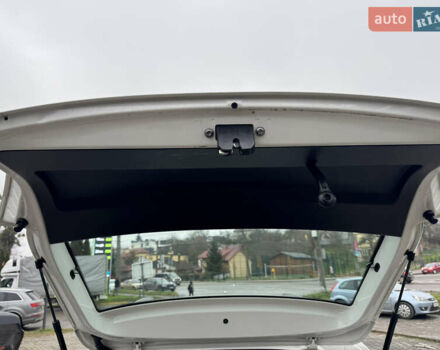 Белый Шкода Фабия, объемом двигателя 1.2 л и пробегом 261 тыс. км за 4350 $, фото 13 на Automoto.ua