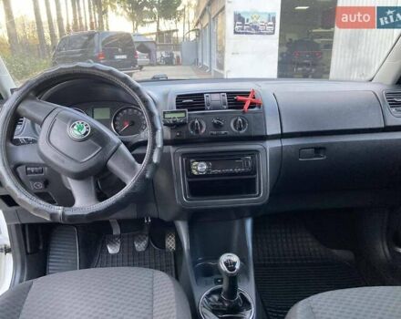 Білий Шкода Фабія, об'ємом двигуна 1.39 л та пробігом 404 тис. км за 5100 $, фото 15 на Automoto.ua