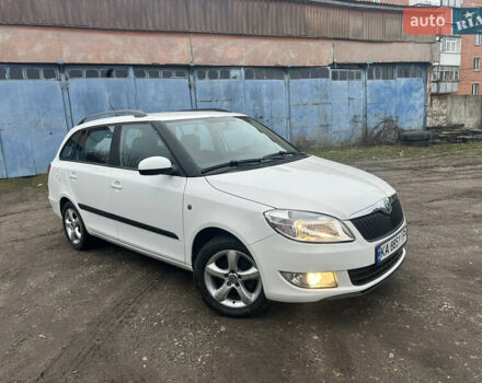 Белый Шкода Фабия, объемом двигателя 1.2 л и пробегом 180 тыс. км за 5500 $, фото 3 на Automoto.ua