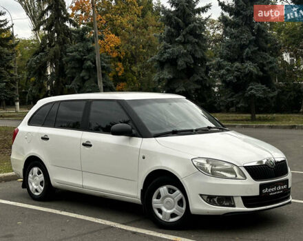 Белый Шкода Фабия, объемом двигателя 1.4 л и пробегом 246 тыс. км за 4500 $, фото 5 на Automoto.ua