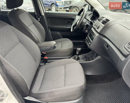 Белый Шкода Фабия, объемом двигателя 1.2 л и пробегом 261 тыс. км за 4350 $, фото 16 на Automoto.ua