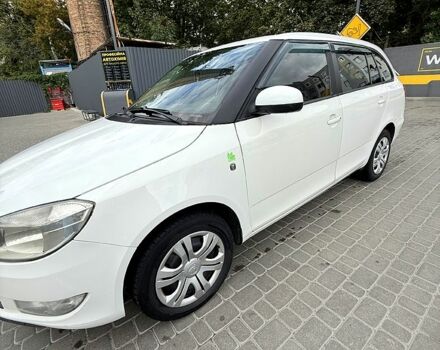 Белый Шкода Фабия, объемом двигателя 1.2 л и пробегом 265 тыс. км за 5200 $, фото 1 на Automoto.ua