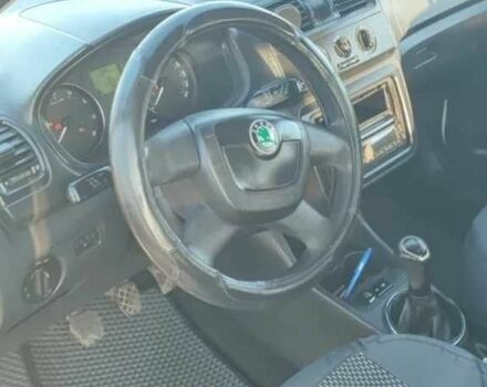 Белый Шкода Фабия, объемом двигателя 1.4 л и пробегом 320 тыс. км за 5700 $, фото 7 на Automoto.ua