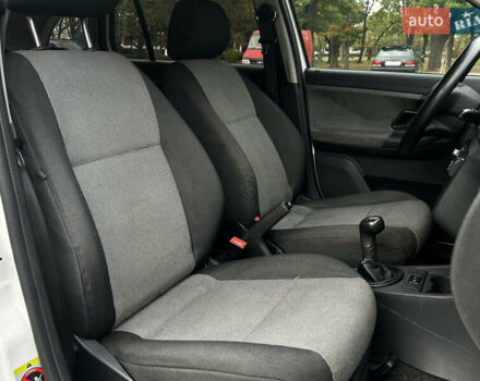 Белый Шкода Фабия, объемом двигателя 1.4 л и пробегом 246 тыс. км за 4500 $, фото 8 на Automoto.ua