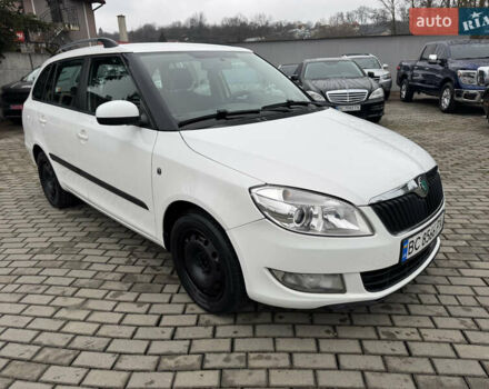 Белый Шкода Фабия, объемом двигателя 1.2 л и пробегом 261 тыс. км за 4350 $, фото 2 на Automoto.ua