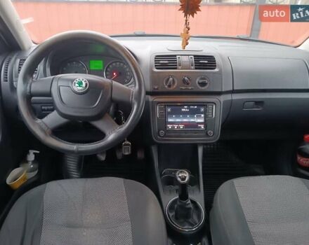 Белый Шкода Фабия, объемом двигателя 1.39 л и пробегом 266 тыс. км за 6500 $, фото 27 на Automoto.ua