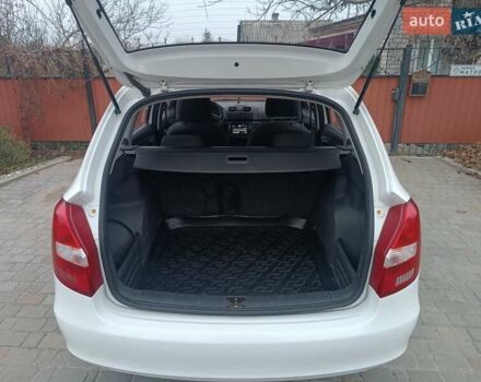 Белый Шкода Фабия, объемом двигателя 1.39 л и пробегом 266 тыс. км за 6500 $, фото 1 на Automoto.ua