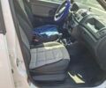 Белый Шкода Фабия, объемом двигателя 1.6 л и пробегом 225 тыс. км за 6300 $, фото 4 на Automoto.ua