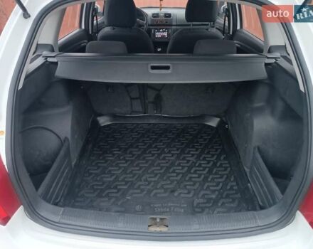 Белый Шкода Фабия, объемом двигателя 1.39 л и пробегом 266 тыс. км за 6500 $, фото 3 на Automoto.ua