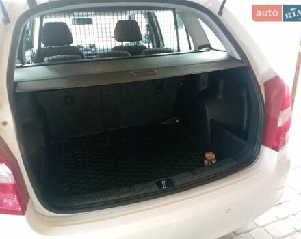 Белый Шкода Фабия, объемом двигателя 1.6 л и пробегом 172 тыс. км за 6000 $, фото 6 на Automoto.ua