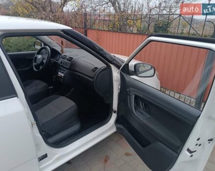 Белый Шкода Фабия, объемом двигателя 1.39 л и пробегом 266 тыс. км за 6500 $, фото 4 на Automoto.ua