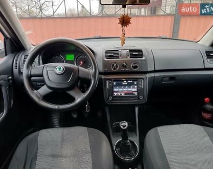 Белый Шкода Фабия, объемом двигателя 1.39 л и пробегом 266 тыс. км за 6500 $, фото 22 на Automoto.ua