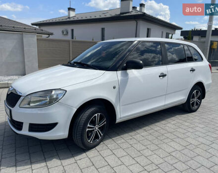 Білий Шкода Фабія, об'ємом двигуна 1.2 л та пробігом 297 тис. км за 5600 $, фото 1 на Automoto.ua
