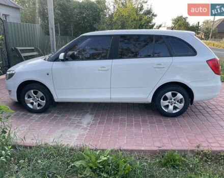 Белый Шкода Фабия, объемом двигателя 1.39 л и пробегом 189 тыс. км за 5600 $, фото 4 на Automoto.ua