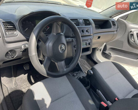 Білий Шкода Фабія, об'ємом двигуна 1.2 л та пробігом 297 тис. км за 5600 $, фото 7 на Automoto.ua