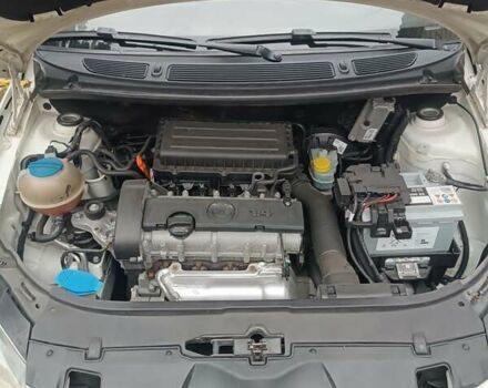 Белый Шкода Фабия, объемом двигателя 1.39 л и пробегом 266 тыс. км за 6500 $, фото 25 на Automoto.ua