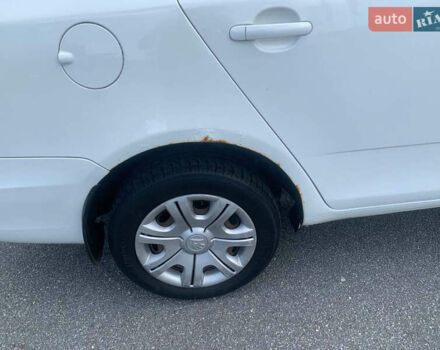 Білий Шкода Фабія, об'ємом двигуна 1.39 л та пробігом 118 тис. км за 6300 $, фото 8 на Automoto.ua