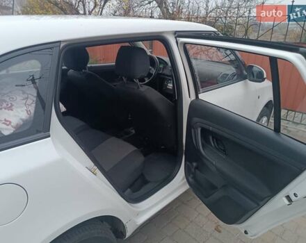 Белый Шкода Фабия, объемом двигателя 1.39 л и пробегом 266 тыс. км за 6500 $, фото 11 на Automoto.ua