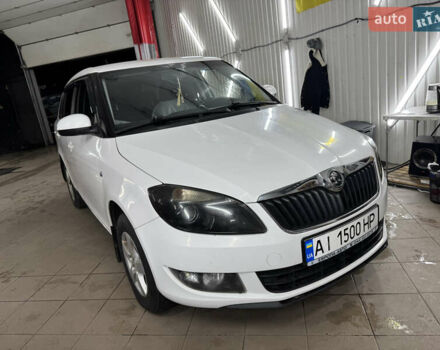 Белый Шкода Фабия, объемом двигателя 1.6 л и пробегом 300 тыс. км за 6350 $, фото 7 на Automoto.ua