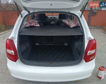 Белый Шкода Фабия, объемом двигателя 1.39 л и пробегом 266 тыс. км за 6500 $, фото 5 на Automoto.ua