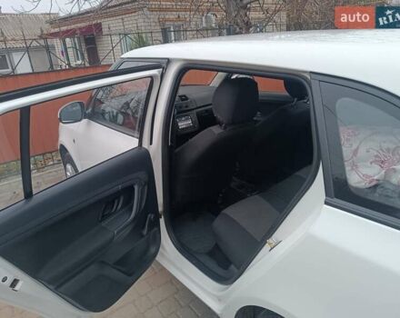 Белый Шкода Фабия, объемом двигателя 1.39 л и пробегом 266 тыс. км за 6500 $, фото 24 на Automoto.ua