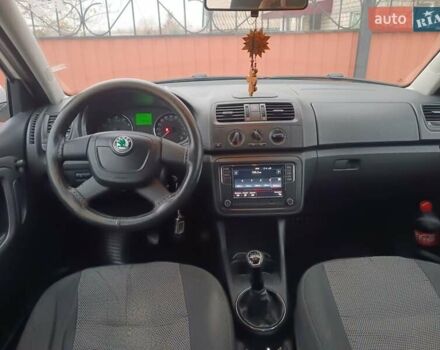 Белый Шкода Фабия, объемом двигателя 1.39 л и пробегом 266 тыс. км за 6500 $, фото 23 на Automoto.ua
