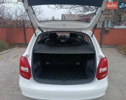 Белый Шкода Фабия, объемом двигателя 1.39 л и пробегом 266 тыс. км за 6500 $, фото 8 на Automoto.ua