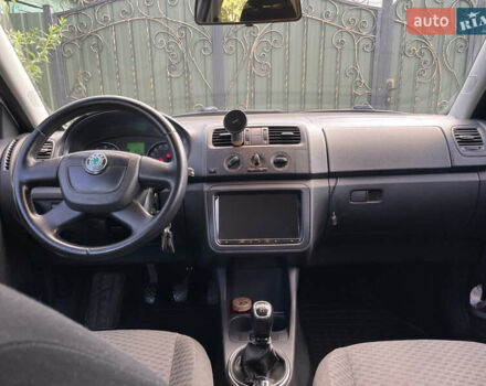 Белый Шкода Фабия, объемом двигателя 1.39 л и пробегом 189 тыс. км за 5600 $, фото 11 на Automoto.ua