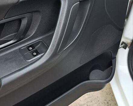 Белый Шкода Фабия, объемом двигателя 1.6 л и пробегом 272 тыс. км за 6500 $, фото 11 на Automoto.ua