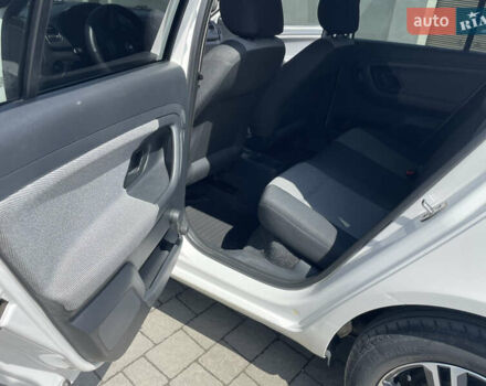 Білий Шкода Фабія, об'ємом двигуна 1.2 л та пробігом 297 тис. км за 5600 $, фото 9 на Automoto.ua