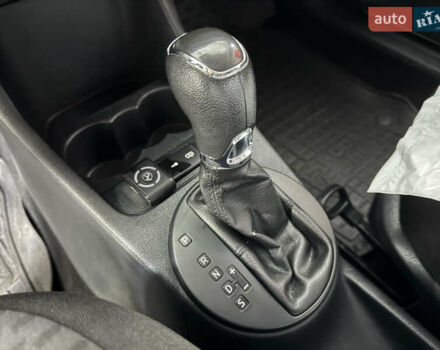 Белый Шкода Фабия, объемом двигателя 1.6 л и пробегом 300 тыс. км за 6350 $, фото 13 на Automoto.ua